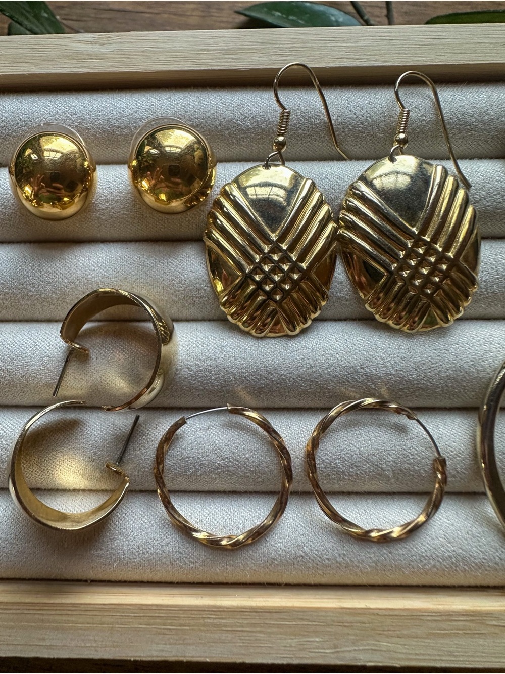 Vintage Gold-Tone Mixed Earring Lot - Picture 4 of 5